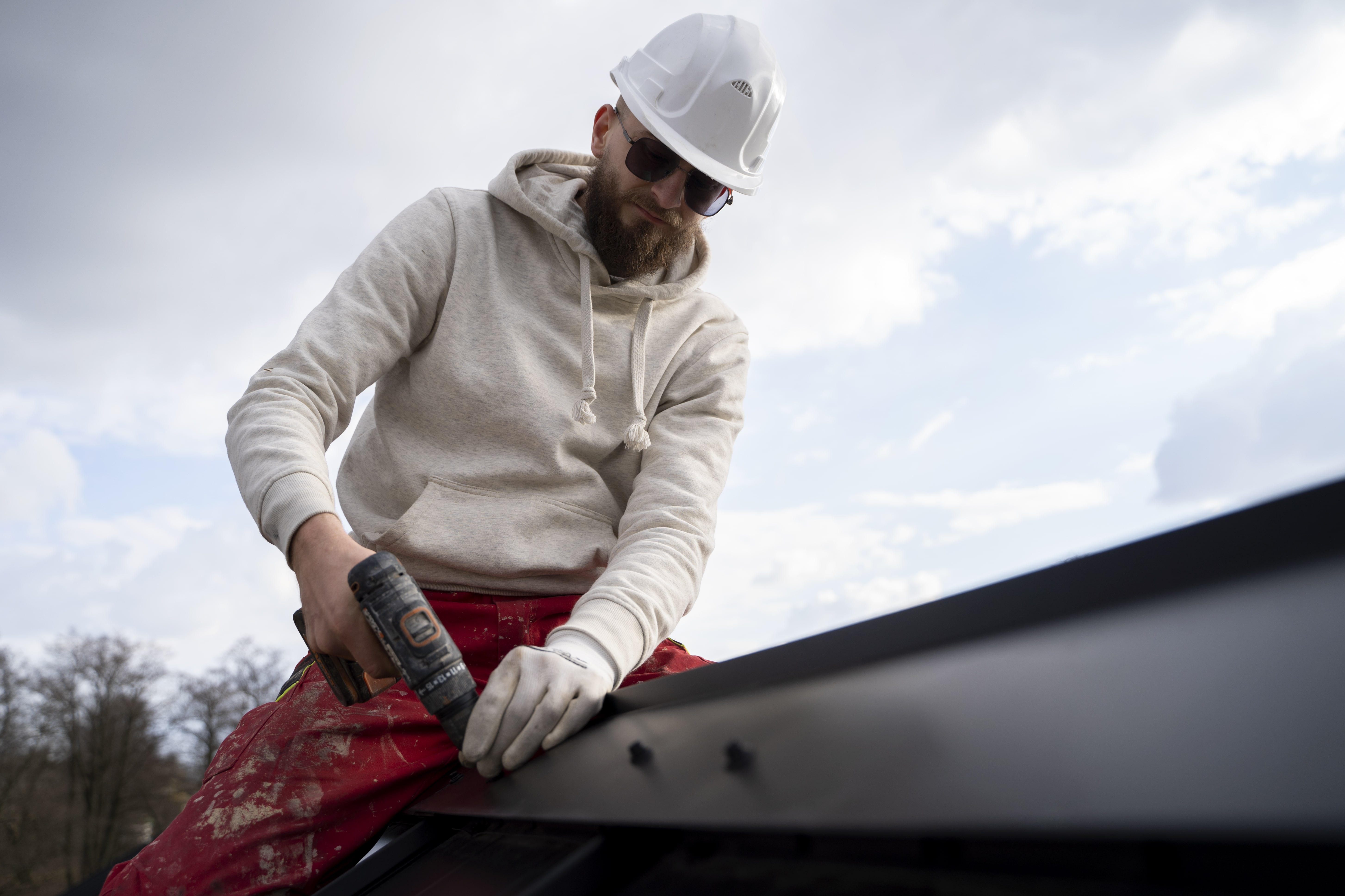 medium-shot-man-working-with-protection-helmet-min